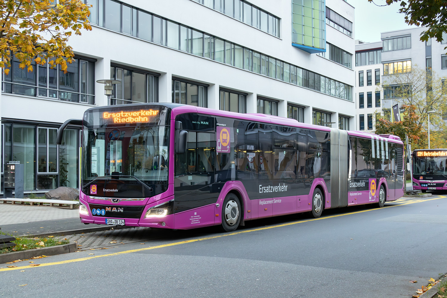 Bádensko-Württembersko, MAN 18C Lion's City 18 NG360 EfficientHybrid č. SHA-DB 134; Hesenko — SEV · Riedbahn · Frankfurt am Main <> Mannheim · 15.07.2024 — 14.12.2024