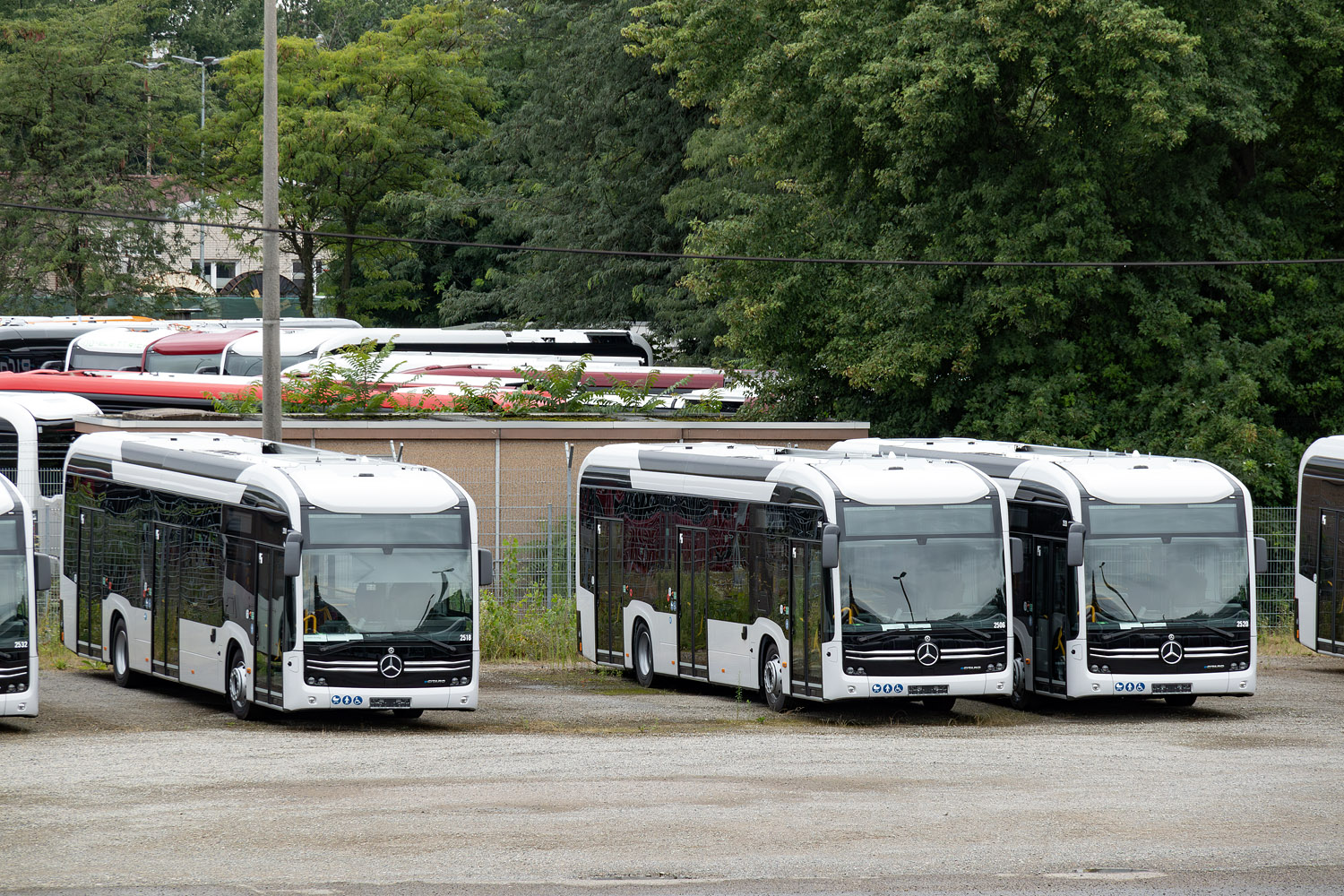 Гамбург, Mercedes-Benz eCitaro № 2518; Гамбург, Mercedes-Benz eCitaro № 2506; Баден-Вюртемберг — Новые автобусы Mercedes / Setra [без номеров]