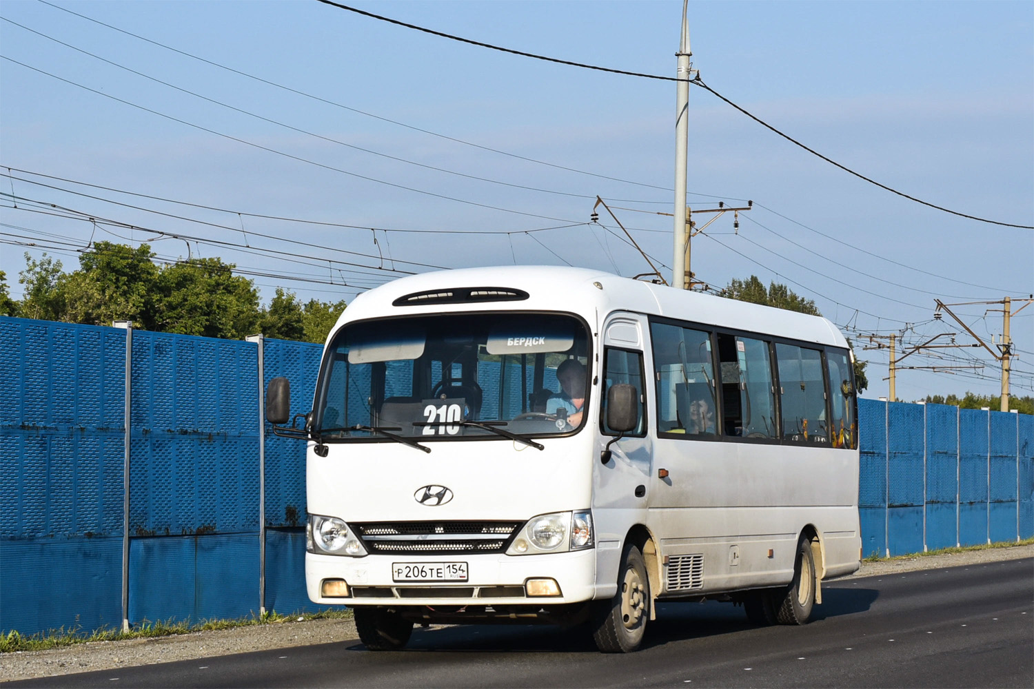 Новосибирская область, Hyundai County Kuzbass № Р 206 ТЕ 154