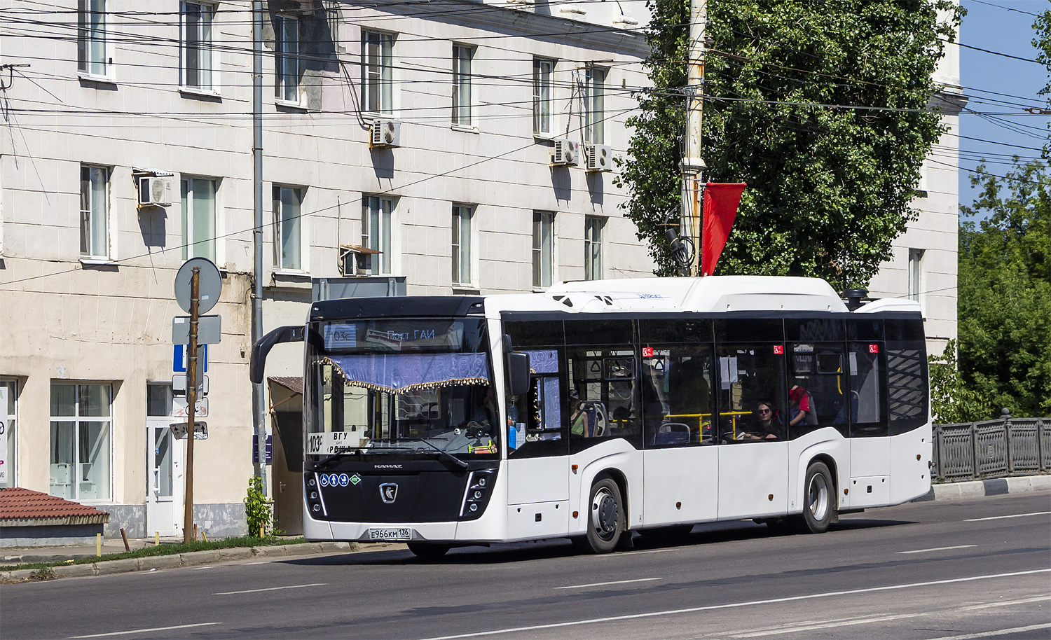 Варонежская вобласць, НефАЗ-5299-40-57 (CNG) № Е 966 КМ 136