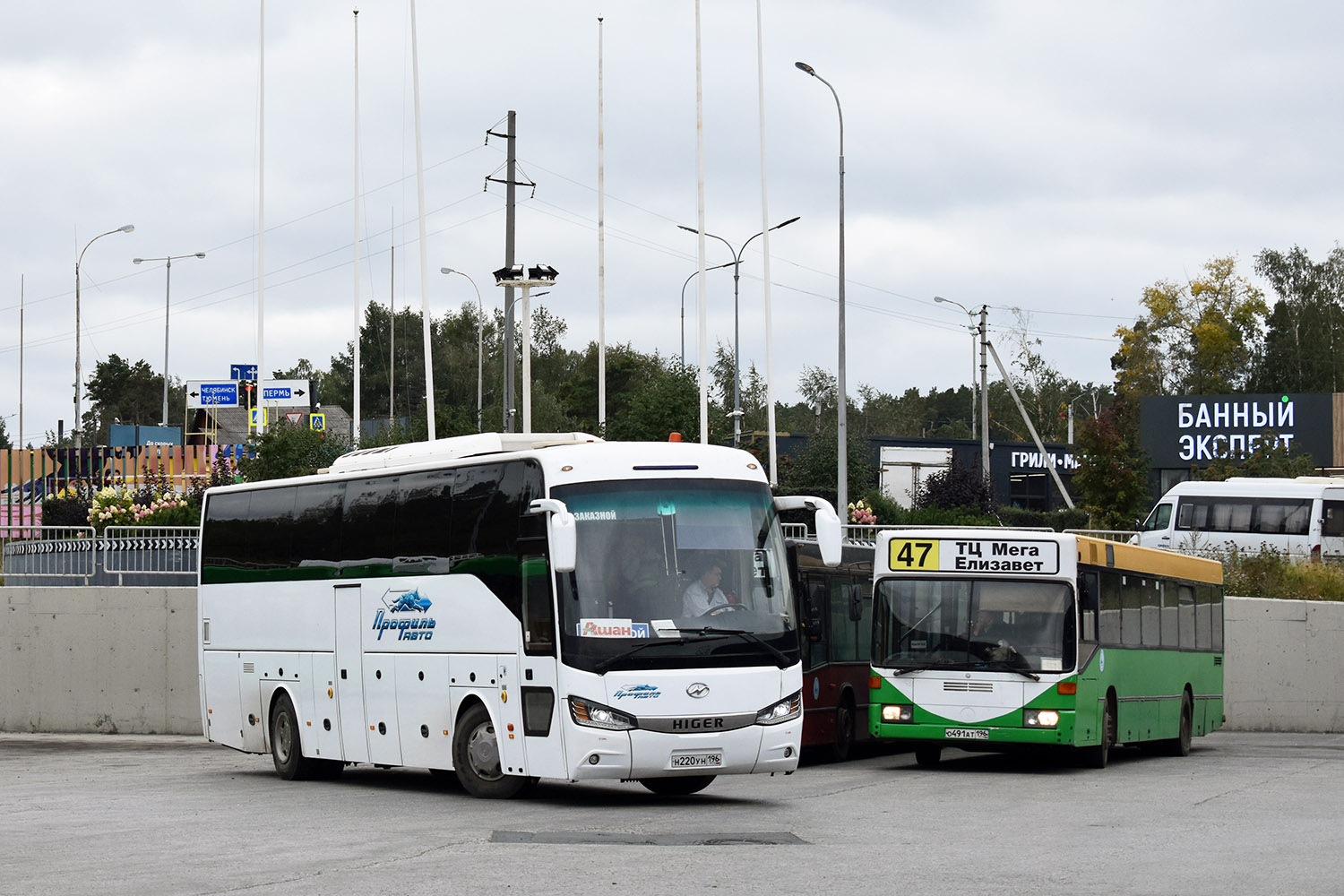 Свердловская область, Higer KLQ6128LQ № Н 220 УН 196; Свердловская область, Mercedes-Benz O405N № О 491 АТ 196