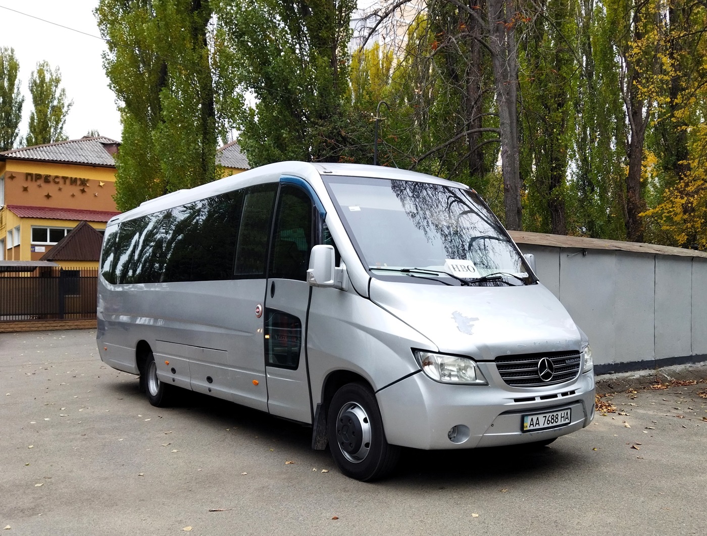 Kijevas, Omnibus Trading Sunrider Nr. AA 7688 HA