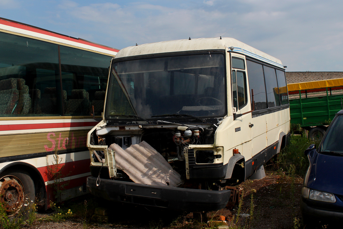 Litauen — Scrapped buses