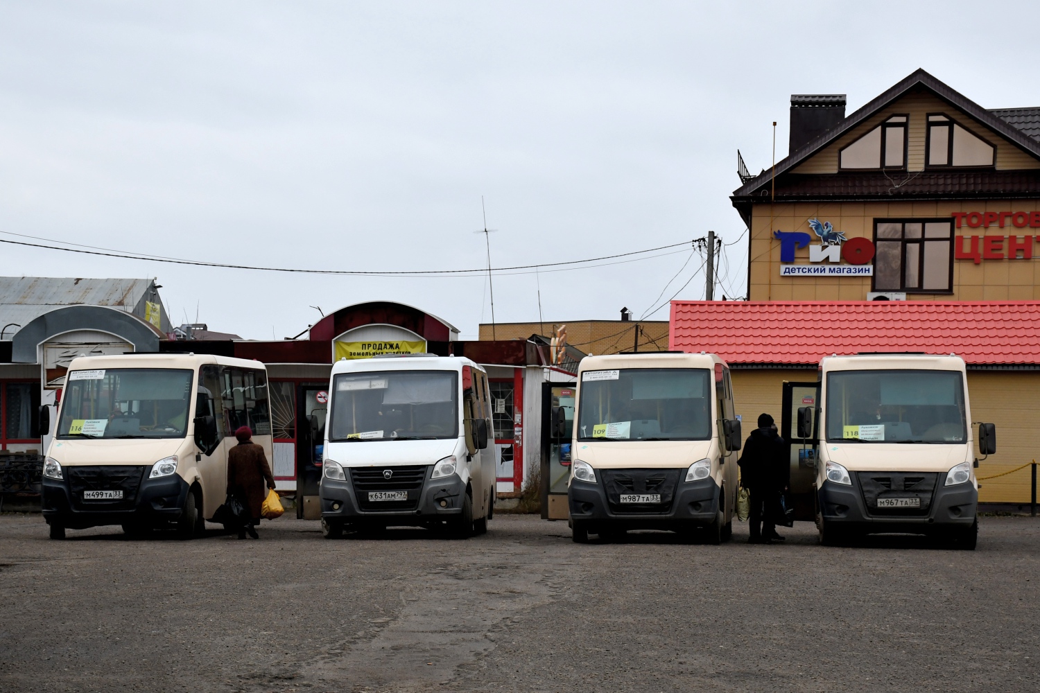 Nyizsnyij Novgorod-i terület, GAZ-A64R45 Next sz.: М 499 ТА 33; Komiföld, GAZ-A63R42 Next sz.: К 631 АМ 797; Nyizsnyij Novgorod-i terület, GAZ-A64R45 Next sz.: М 987 ТА 33; Nyizsnyij Novgorod-i terület, GAZ-A64R45 Next sz.: М 967 ТА 33; Nyizsnyij Novgorod-i terület — Bus stations, End Stations