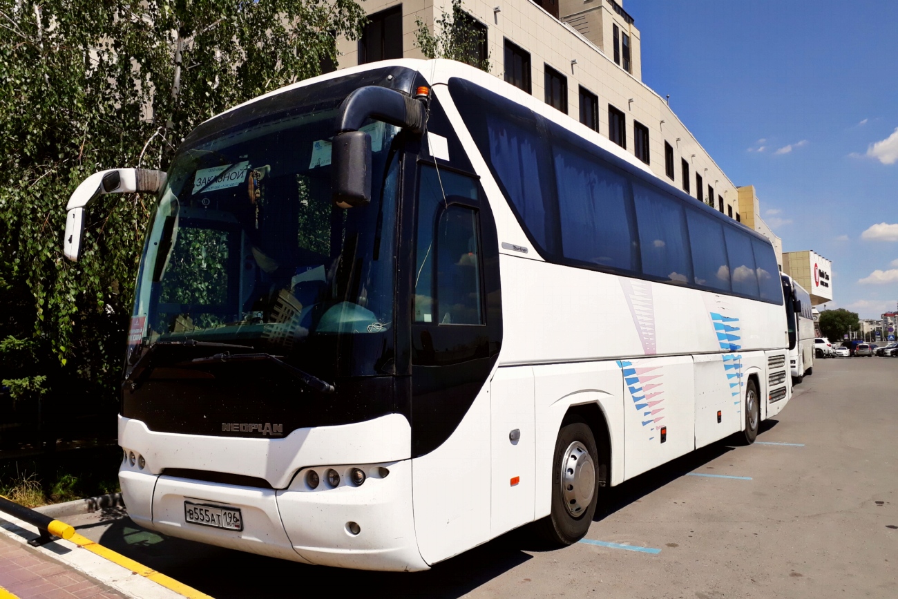 Свердловская область, Neoplan P21 N2216SHD Tourliner SHD № В 555 АТ 196