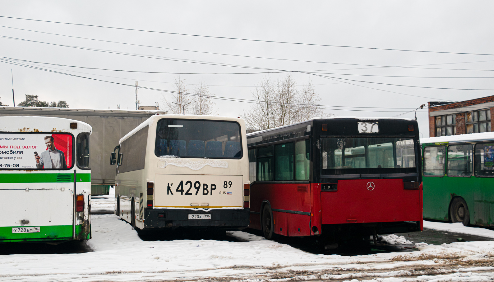 Свердловская область, ЛАЗ-4207JT "Лайнер-10" № С 220 АС 196; Свердловская область, Mercedes-Benz O405N2 № М 476 СО 159