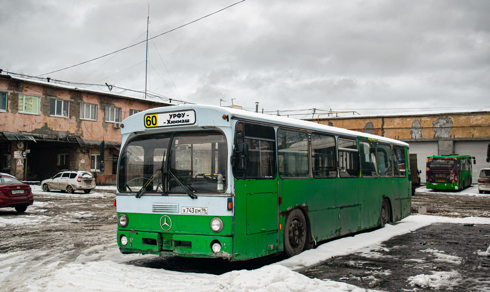 Sverdlovsk region, Mercedes-Benz O305 Nr. Х 743 ЕМ 96