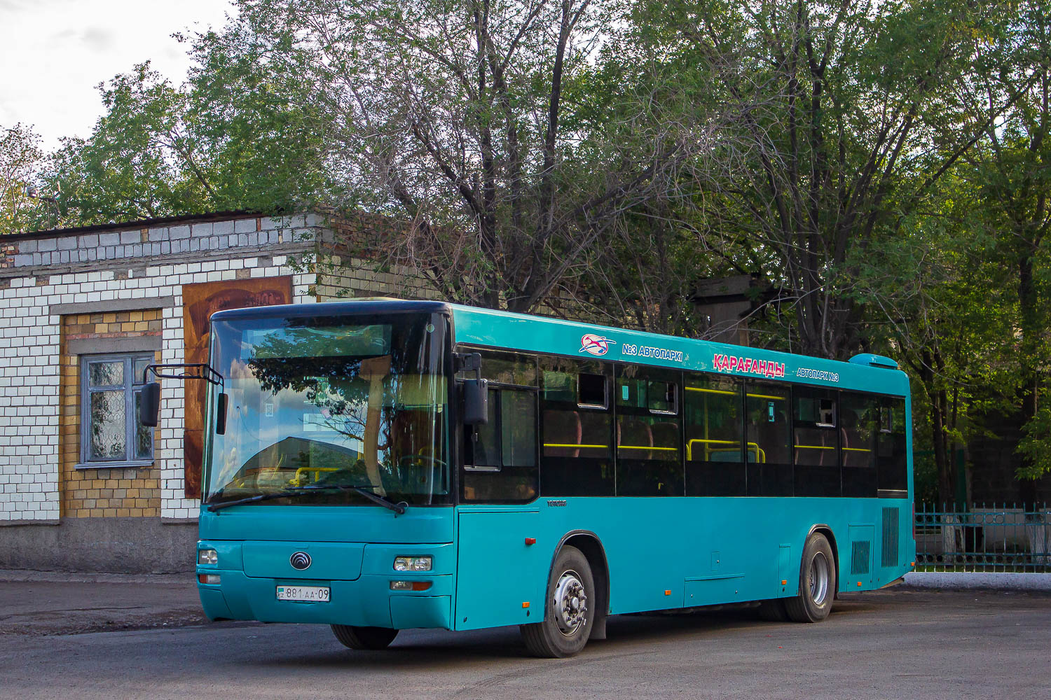 Карагандинская область, Yutong ZK6118HGA № 881 AA 09