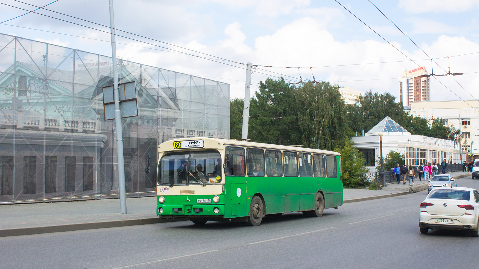 Свердловская область, Mercedes-Benz O305 № Т 017 СМ 96