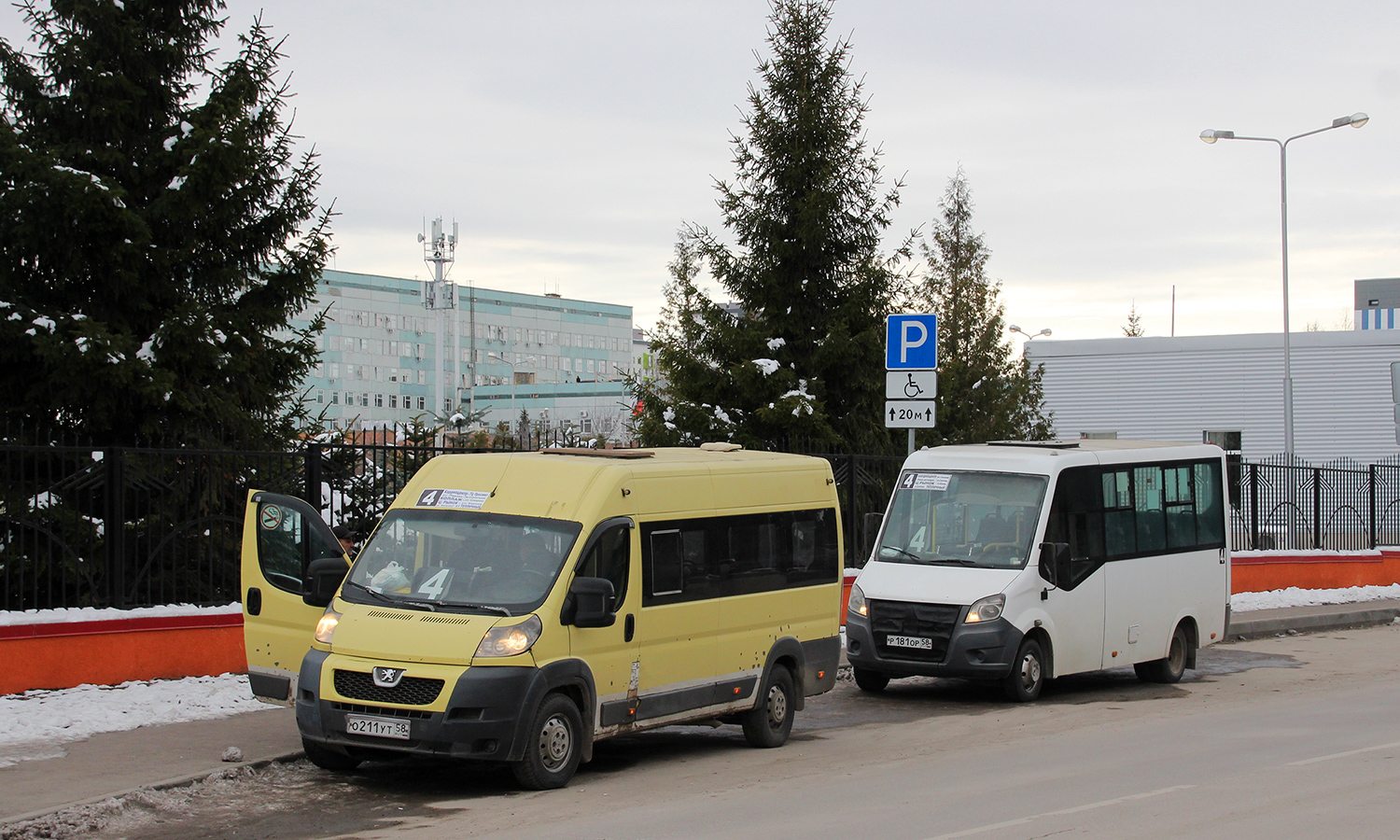 Пензенская область, Нижегородец-2227SK (Peugeot Boxer) № О 211 УТ 58; Пензенская область, ГАЗ-A64R42 Next № Р 181 ОР 58; Пензенская область — Автобусные вокзалы, станции и конечные остановки