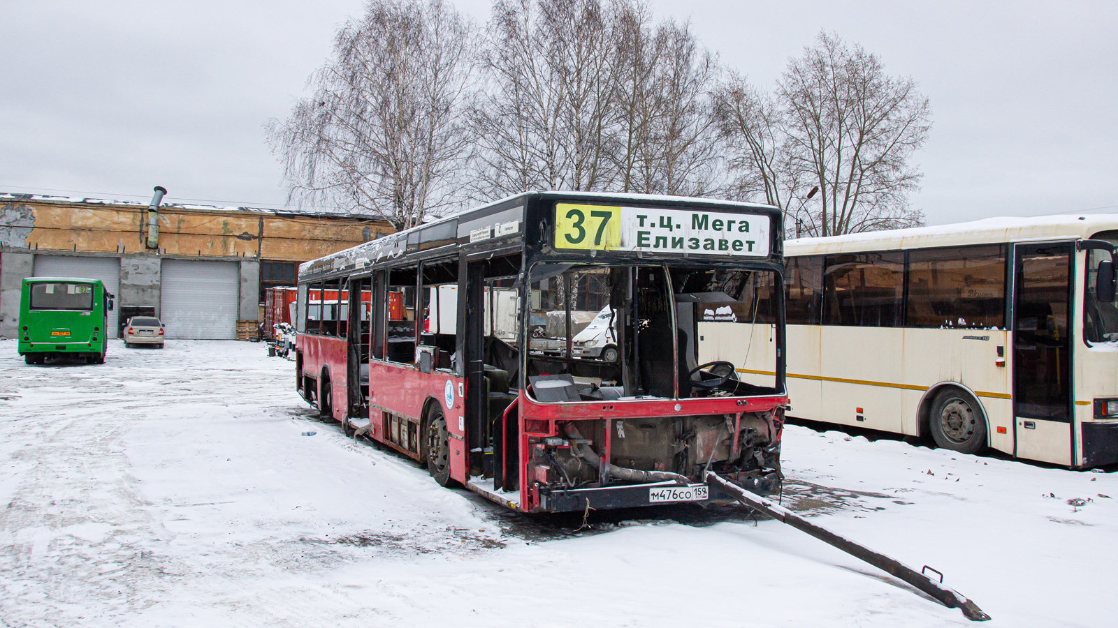 Свердловская область, Mercedes-Benz O405N2 № М 476 СО 159; Свердловская область, ЛАЗ-4207JT "Лайнер-10" № С 220 АС 196