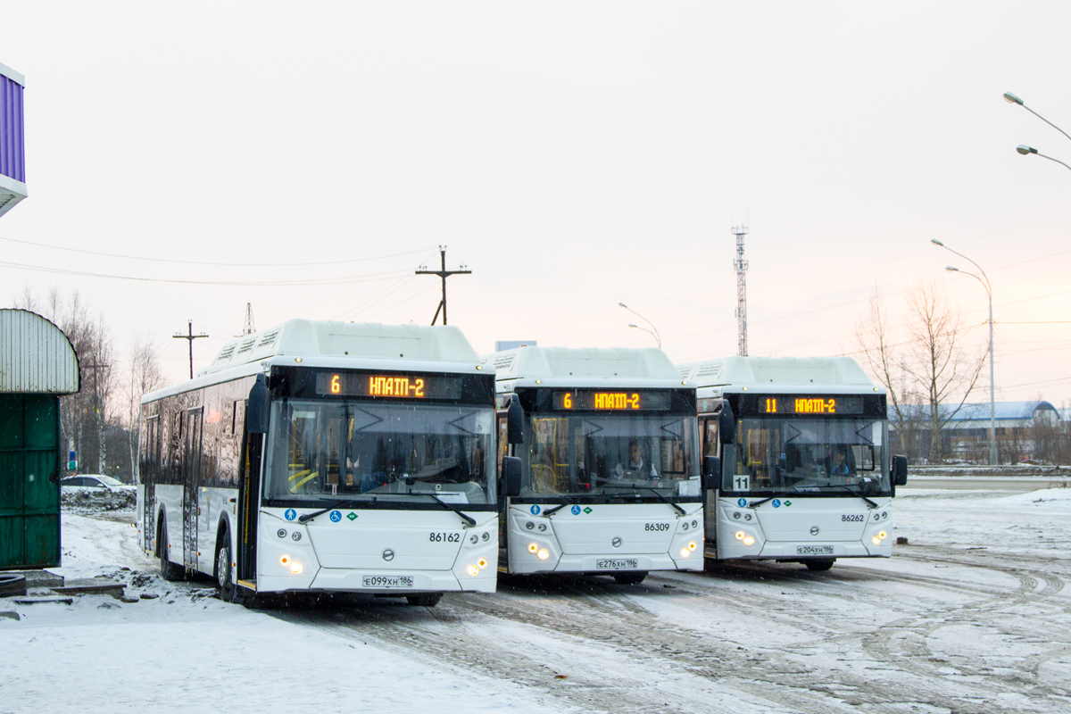 Ханты-Мансийский АО, ЛиАЗ-5292.67 (CNG) № 86162; Ханты-Мансийский АО — Автобусные вокзалы, станции и конечные остановки; Ханты-Мансийский АО — Разные фотографии