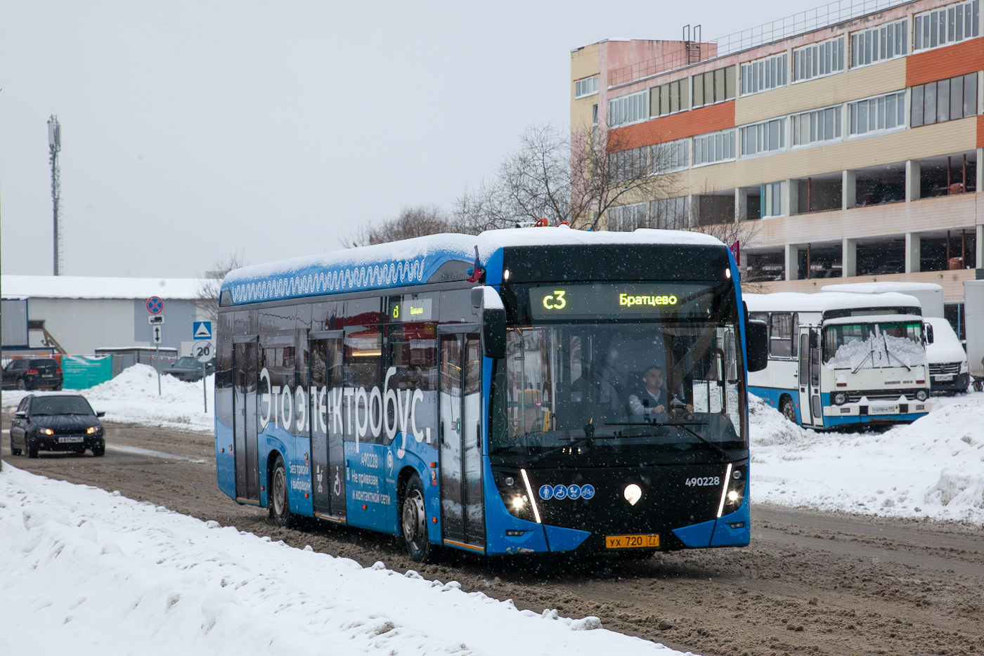 Москва, КАМАЗ-6282 № 490228