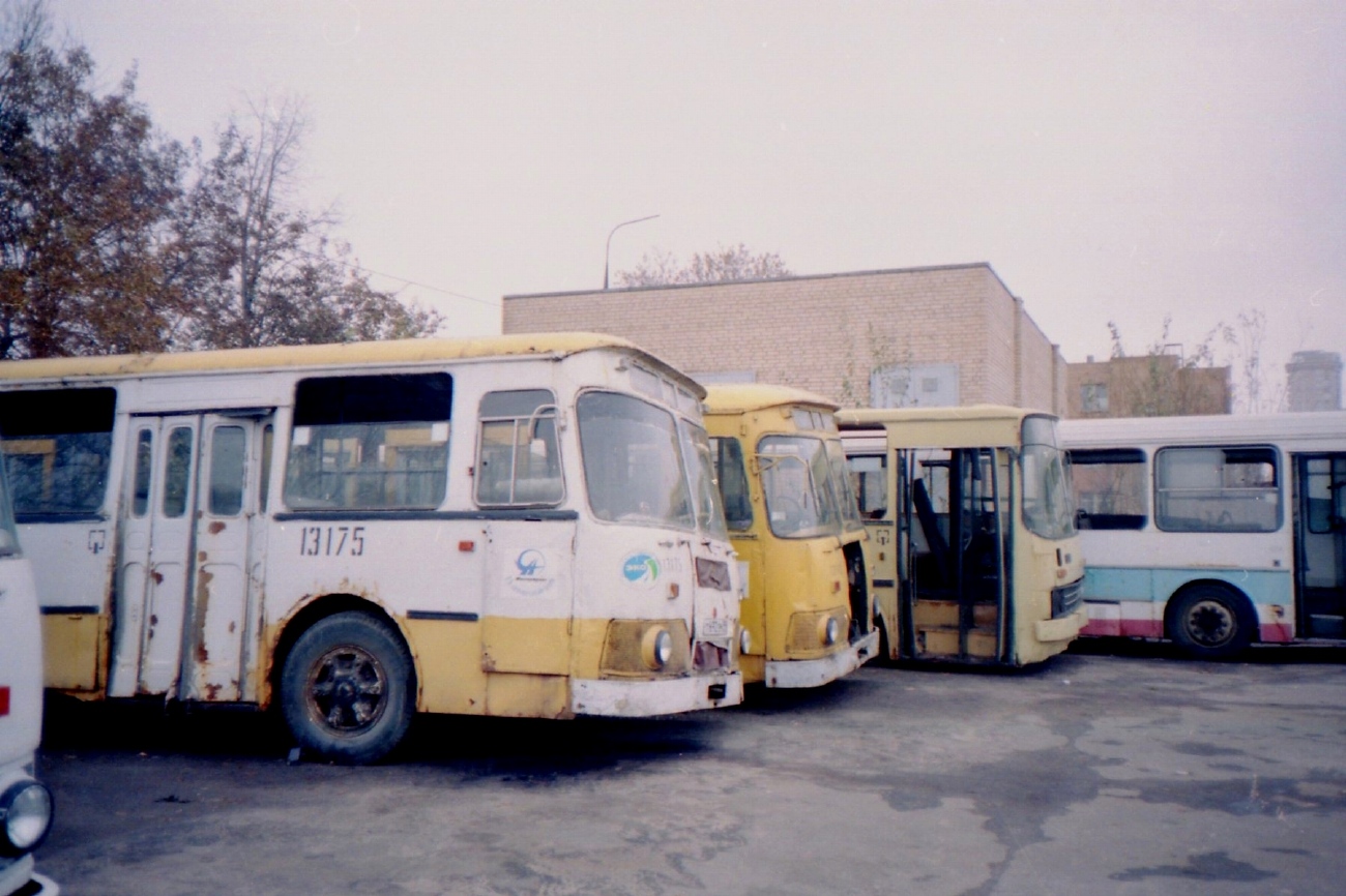 Москва, ЛиАЗ-677М № 13175; Москва, ЛиАЗ-677М № 13142; Москва, ЯАЗ-6211 № 13189