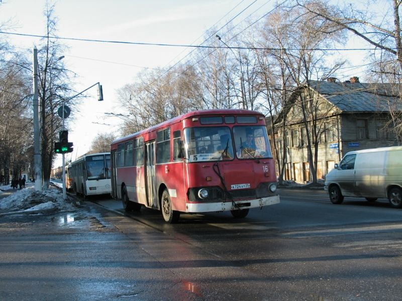 Вологодская область, Mercedes-Benz O345 № 66; Вологодская область, ЛиАЗ-677М № 16