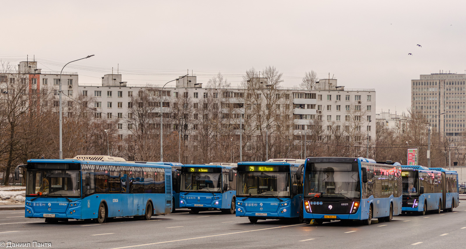 Москва, ЛиАЗ-5292.65 № 031826; Москва, НефАЗ-5299-40-52 № 031271