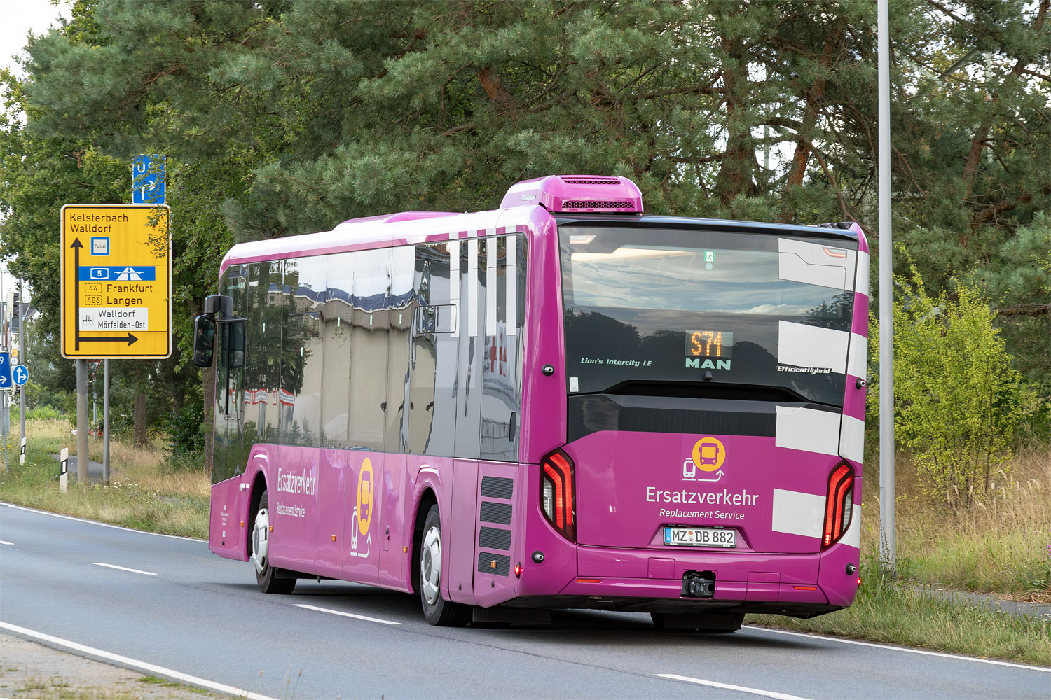 Рейнланд-Пфальц, MAN 43C Lion's Intercity LE 13 LEÜ360 EfficientHybrid № MZ-DB 882; Гессен — SEV · Riedbahn · Frankfurt am Main <> Mannheim · 15.07.2024 — 14.12.2024