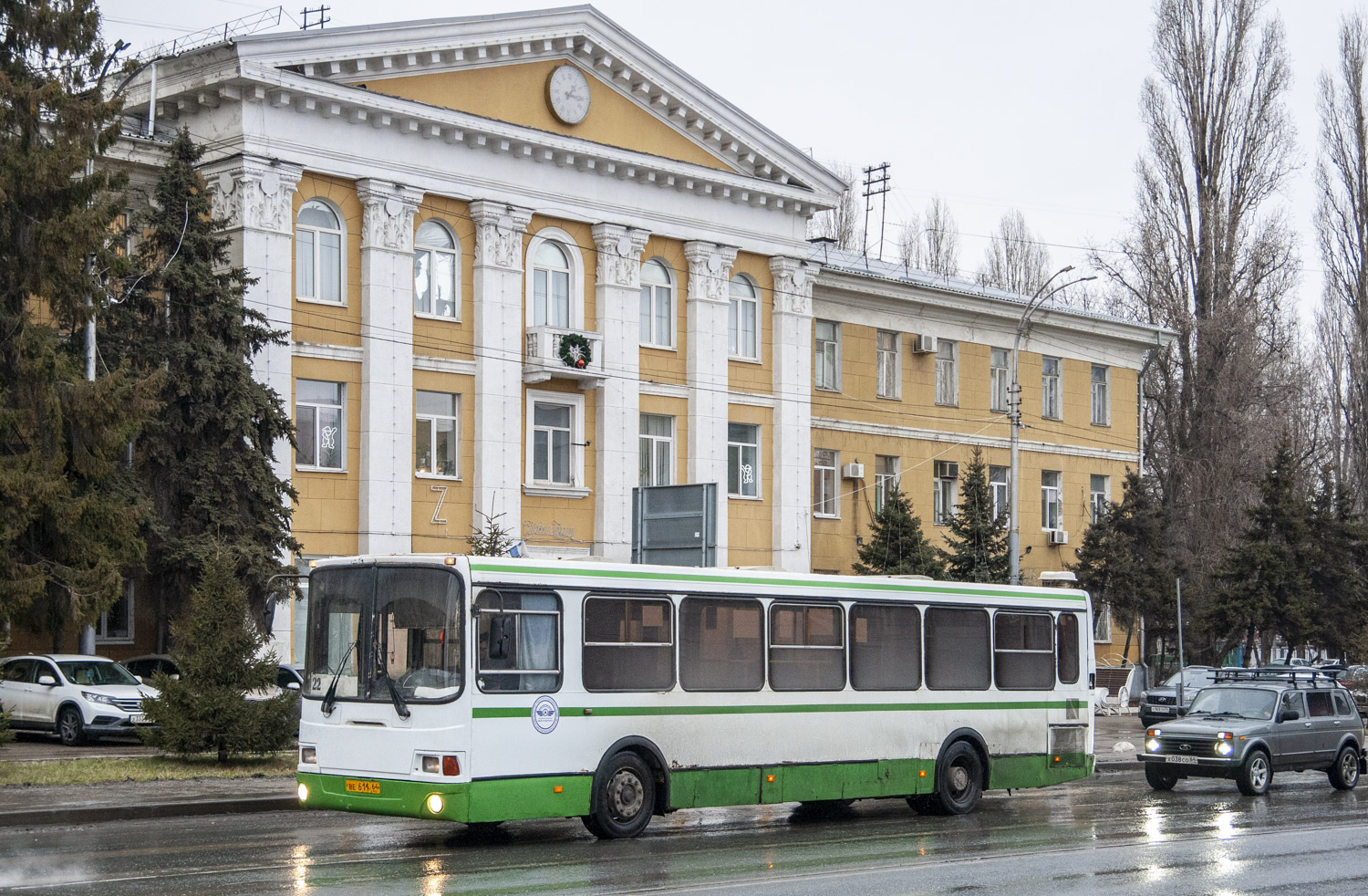 Саратовская область, ЛиАЗ-5256.36 № ВЕ 611 64