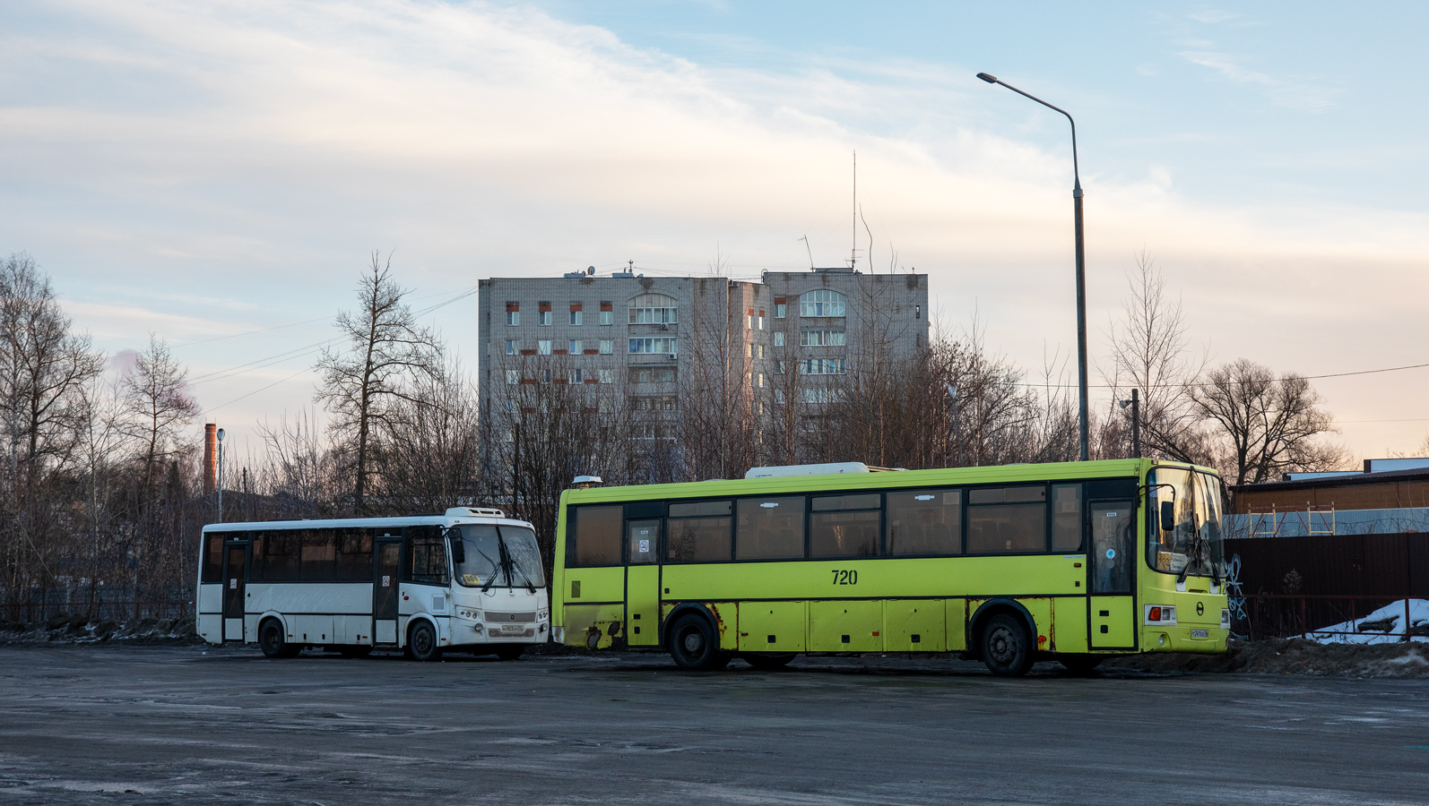 Ярославская область, ПАЗ-320414-05 "Вектор" (1-1) № 783; Ярославская область, ЛиАЗ-5256.23-01 (ГолАЗ) № 720