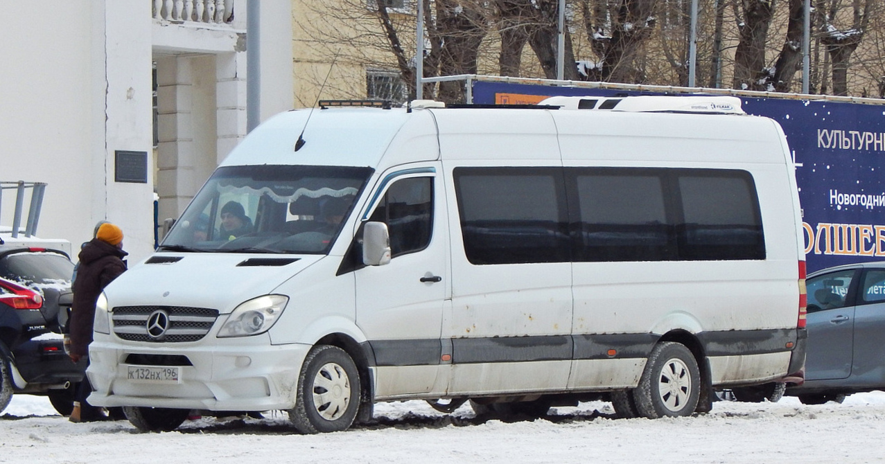 Свердловская область, Луидор-22360C (MB Sprinter) № К 132 НХ 196