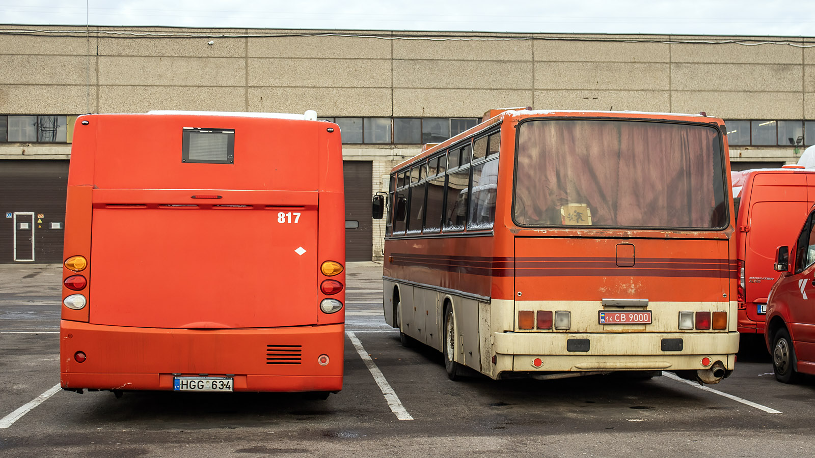 Литва, Castrosua CS.40 City Versus GNC 12 № 817; Литва, Ikarus 256.75 № 14 СВ 9000