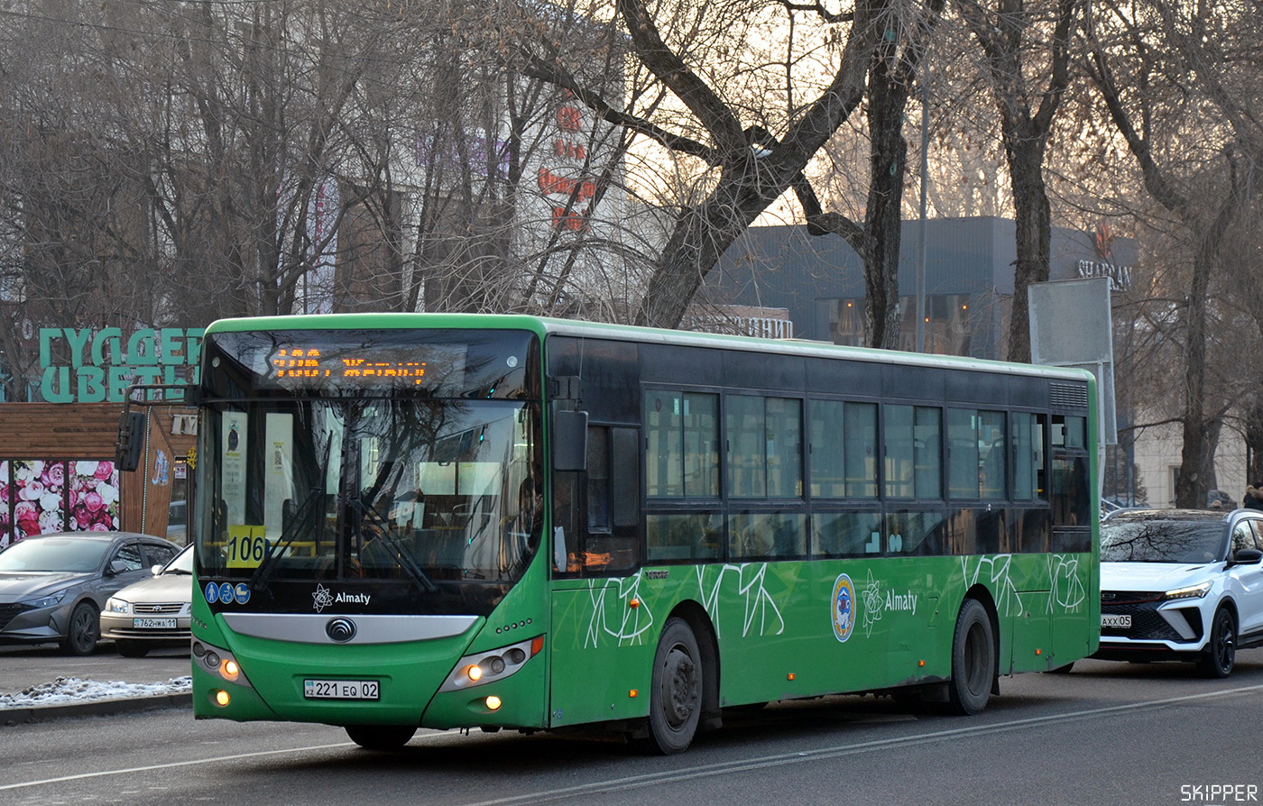 Алматы, Yutong ZK6118HGA № 221 EQ 02