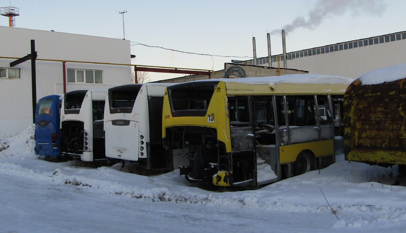 Ханты-Мансийский АО, Scania OmniLink II (Скания-Питер) № В 898 КХ 186; Ханты-Мансийский АО, Scania OmniLink II (Скания-Питер) № Х 907 ОЕ 174; Ханты-Мансийский АО, Scania OmniLink I (Скания-Питер) № В 008 АМ 186