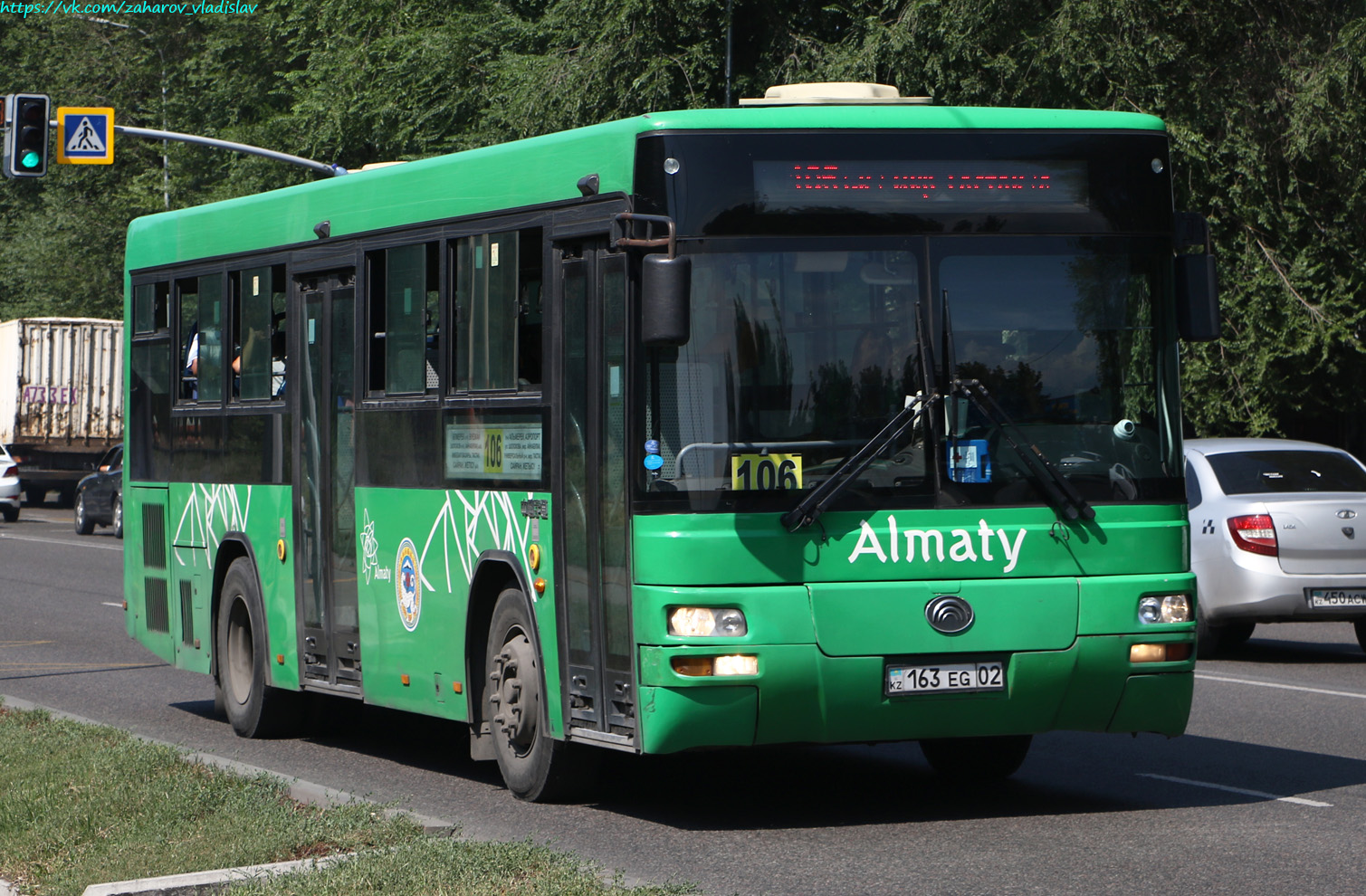 Алматы, Yutong ZK6108HGH № 163 EG 02