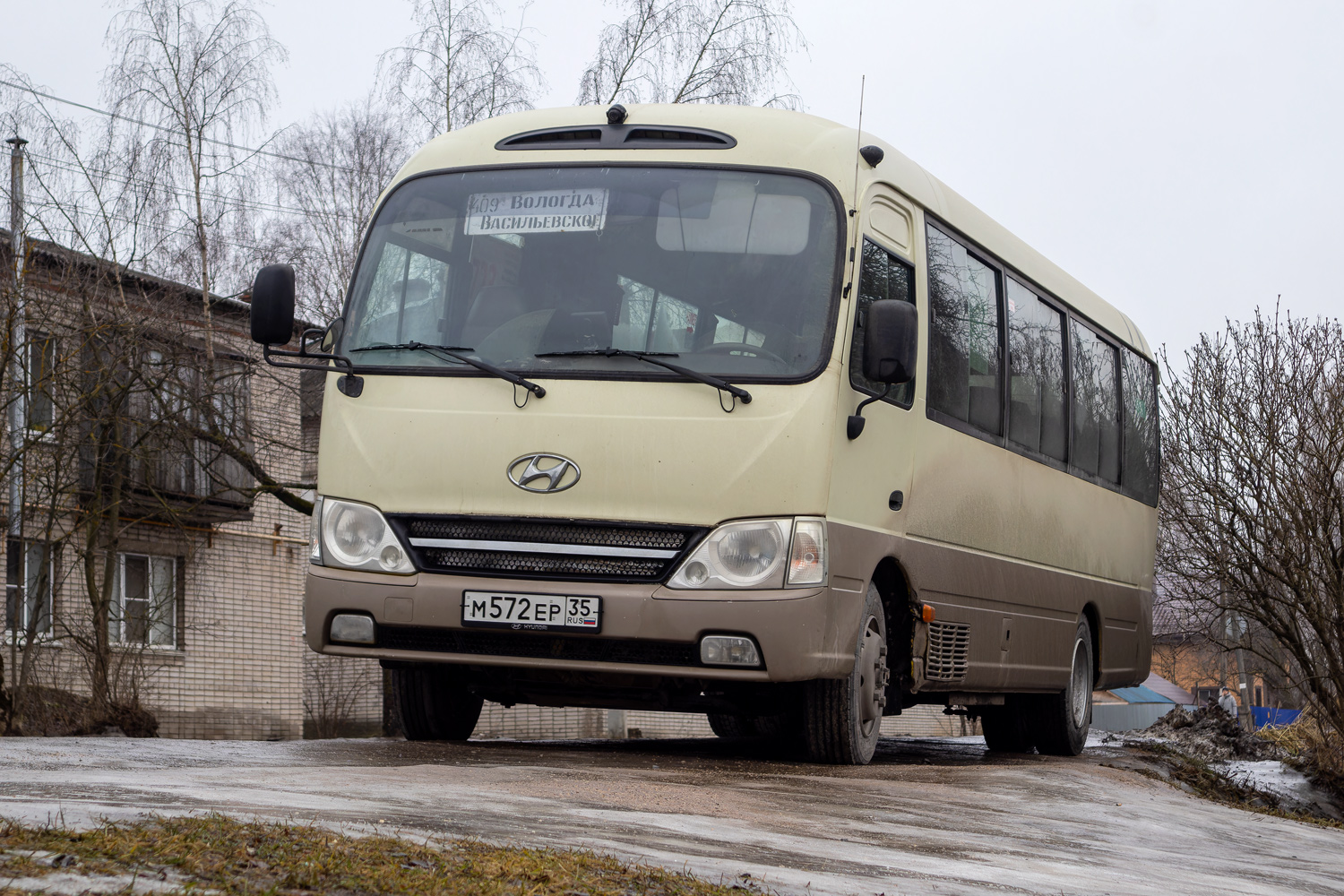 Вологодская область, Hyundai County № М 572 ЕР 35