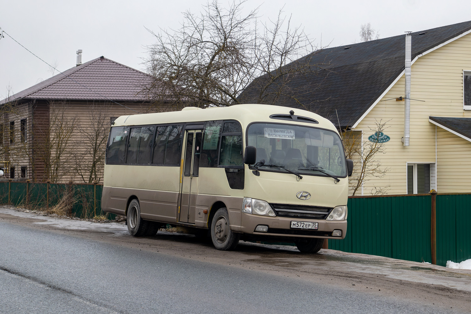 Вологодская область, Hyundai County № М 572 ЕР 35