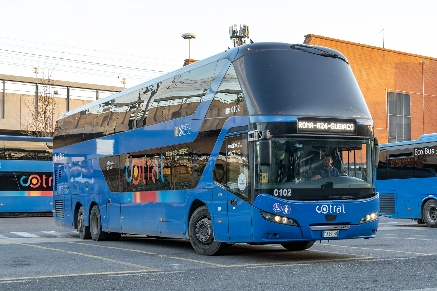 Италия, Neoplan P06 N1222/3L Skyliner L № 0102
