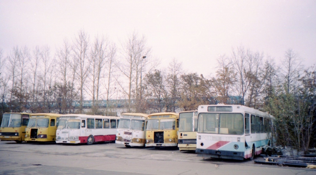 Москва, ЛиАЗ-677М № 13175; Москва, ЛиАЗ-677М № 13142; Москва, ЯАЗ-6211 № 13189