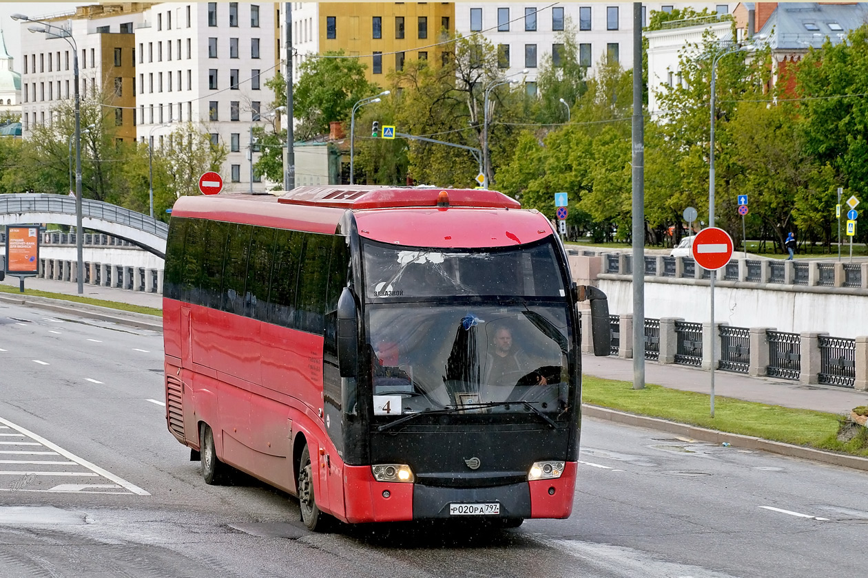 Москва, Волжанин-5285.** "Дельфин" № Р 020 РА 797