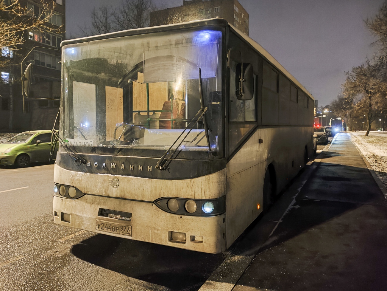 Москва, Волжанин-52701-10-07 № У 244 ВР 977