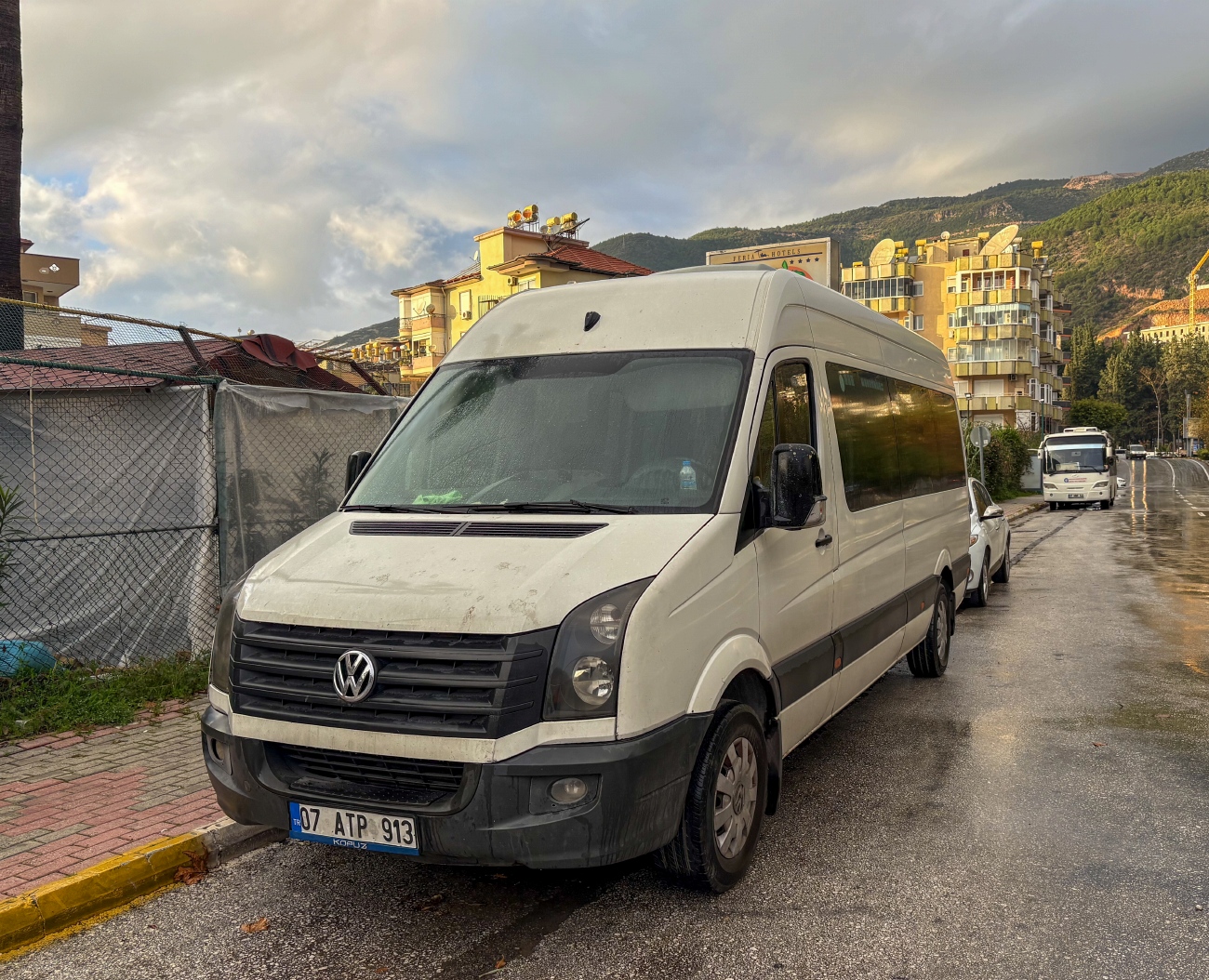 Турция, Volkswagen Crafter № 07 ATP 913; Турция, Güleryüz Cobra GM180LE № 29