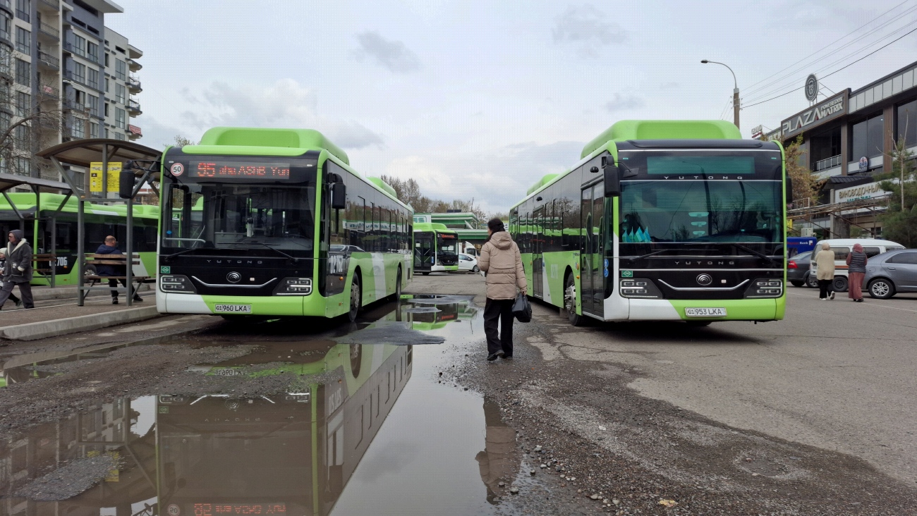 Узбекистан, Yutong ZK6126HG № 02762; Узбекистан, Yutong ZK6126HG № 02711