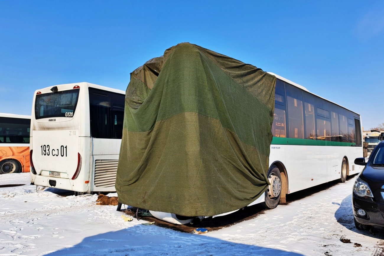 Астана, IVECO Crossway LINE 13M (СарыаркаАвтоПром) № G524; Астана, Golden Dragon XML6125CR (Hyundai Trans Auto) № G405