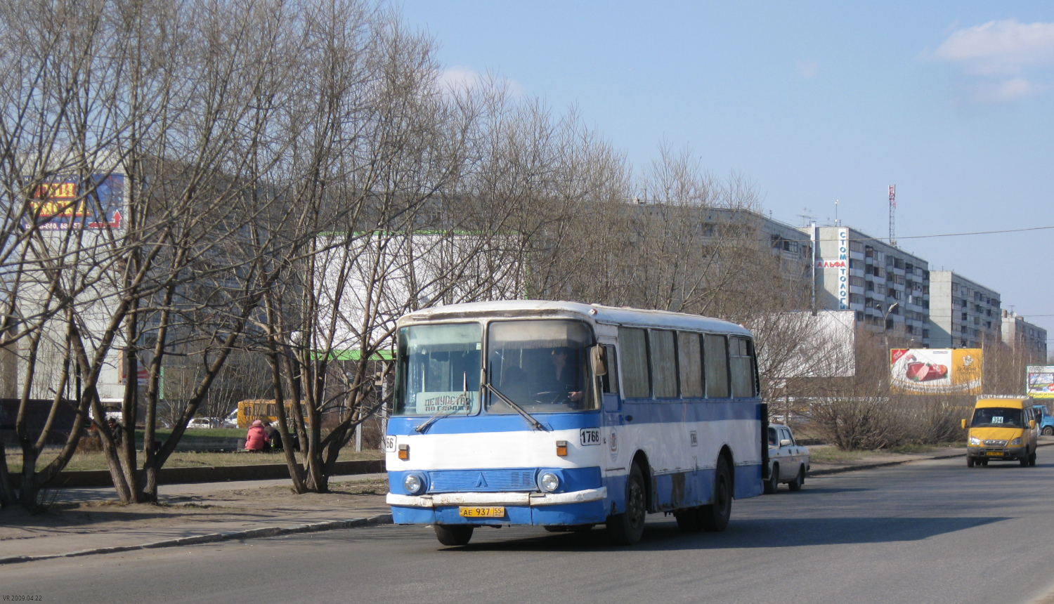 Омская область, ЛАЗ-695Н № 1766; Омская область, ГАЗ-322132 (XTH, X96) № АХ 405 55