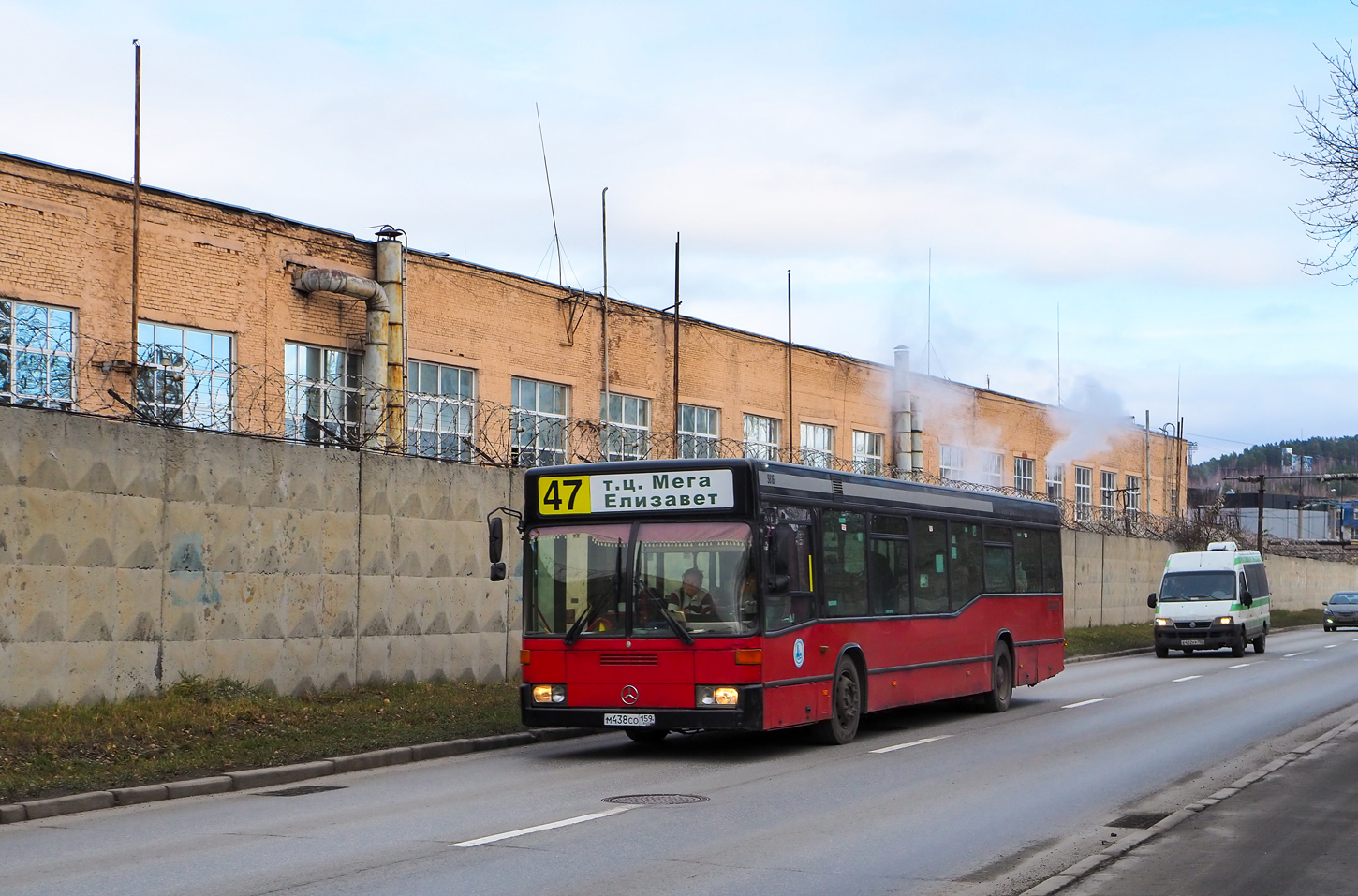 Свердловская область, Mercedes-Benz O405N2 № М 438 СО 159