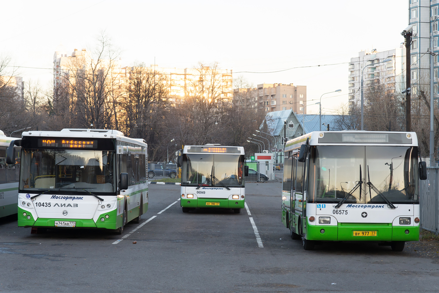 Москва, ЛиАЗ-5292.22 (2-2-2) № 10435; Москва, ПАЗ-3237-01 № 06949; Москва, ПАЗ-3237-03 № 06575