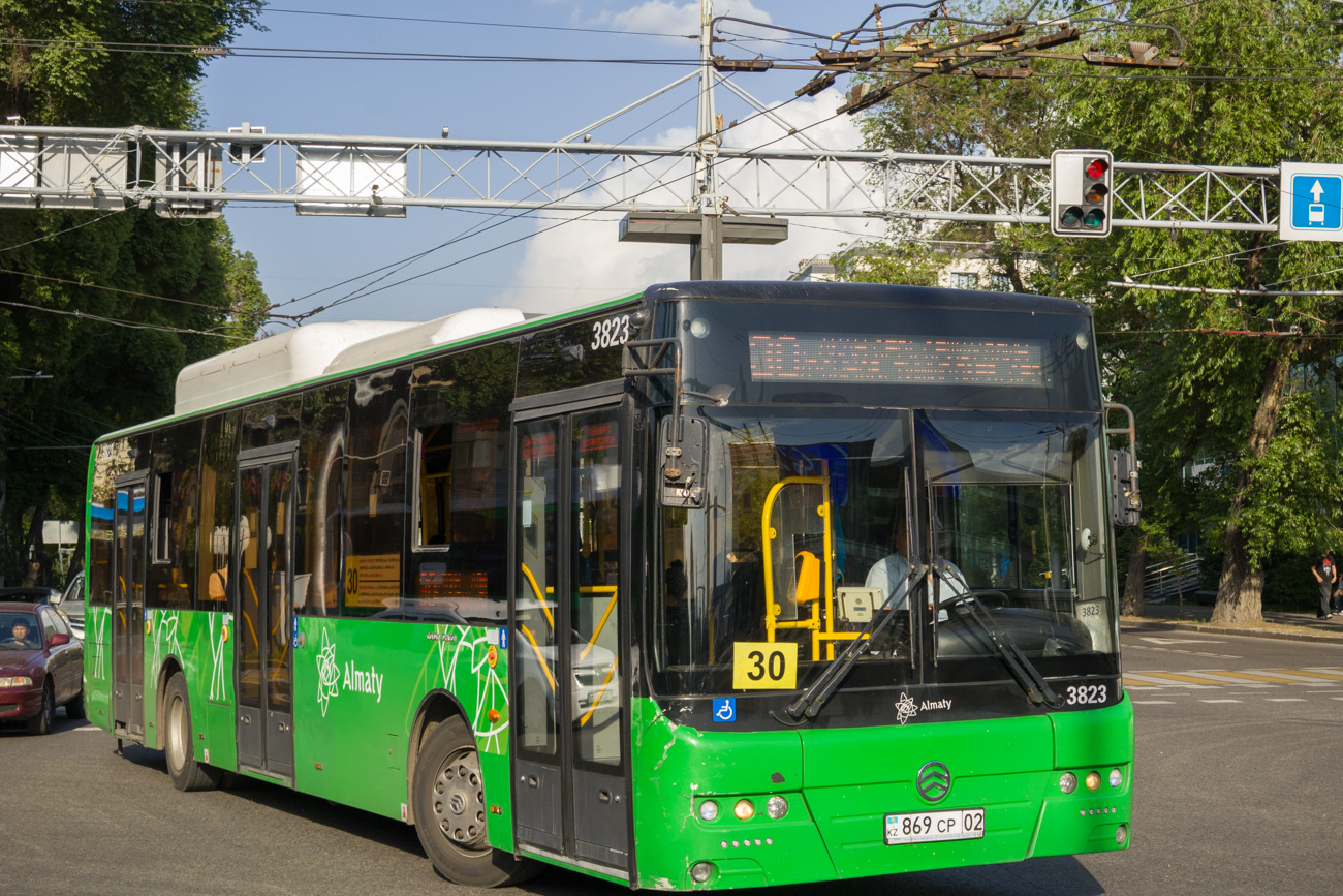 Алматы, Golden Dragon XML6125CN (Hyundai Trans Auto) № 3823 Алматы, Golden Dragon XML6125CN (Hyundai Trans Auto) № 3823