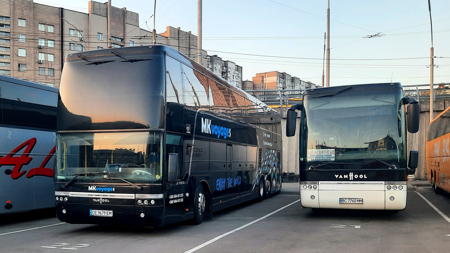 Obwód czerniowiecki, Van Hool TD927 Astromega Nr CE 9679 EM; Obwód lwowski, Van Hool T917 Acron Nr BC 7760 MM