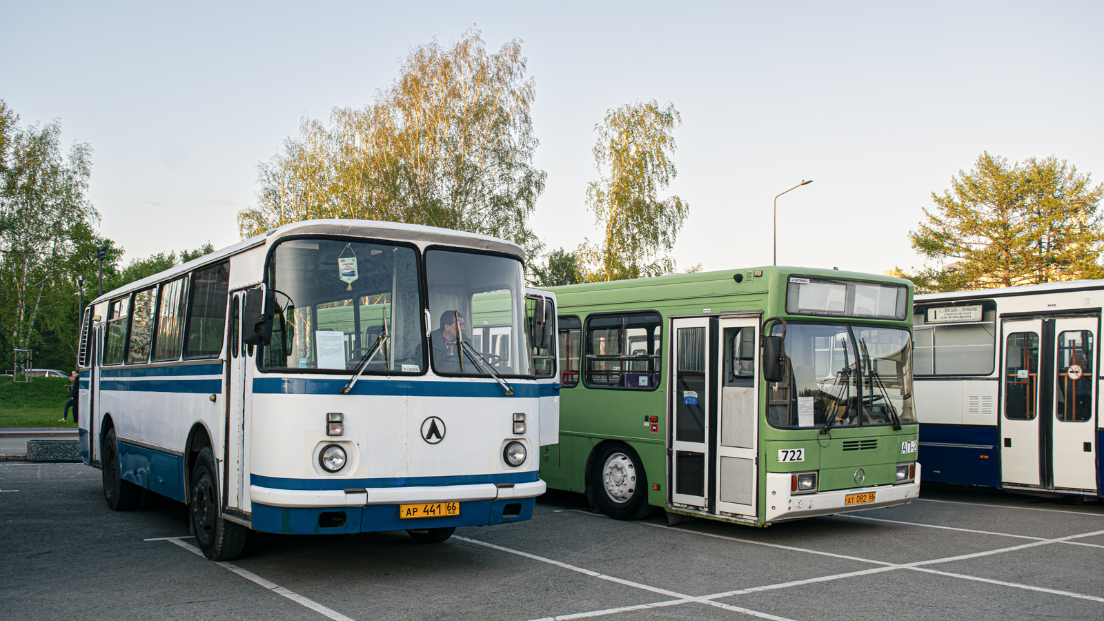 Свердловская область, ЛАЗ-695Н № АР 441 66; Свердловская область, Ikarus 283.10 № Ikarus 283 (784)