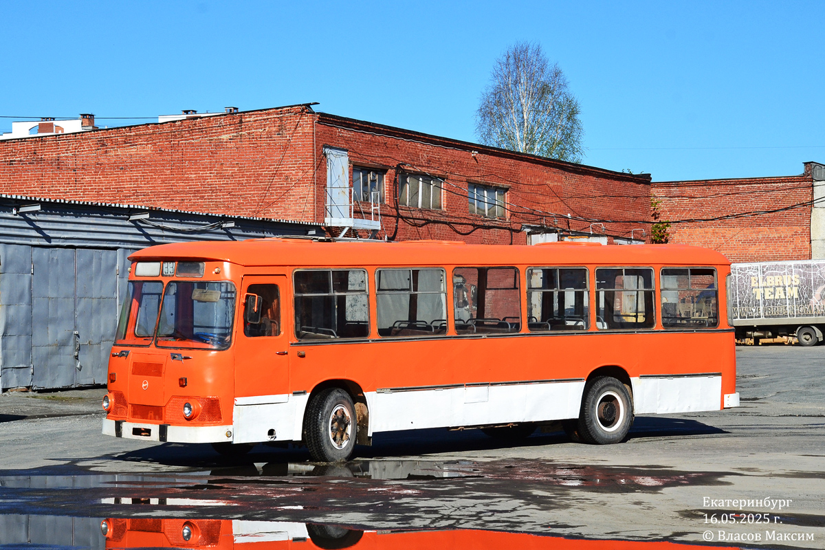 Свердловская область, ЛиАЗ-677МБ № В 872 ЕТ 196