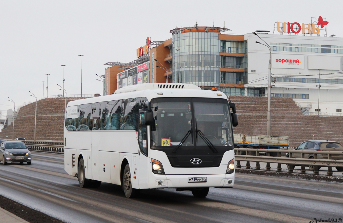 Красноярский край, Hyundai Universe Space Luxury № М 719 РР 124