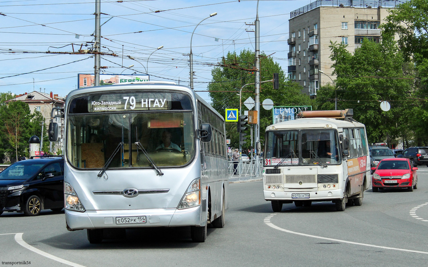 Новосибирская область, Hyundai New Super AeroCity 1F/L № Е 052 РК 154; Новосибирская область, ПАЗ-32054 № Е 015 СА 154