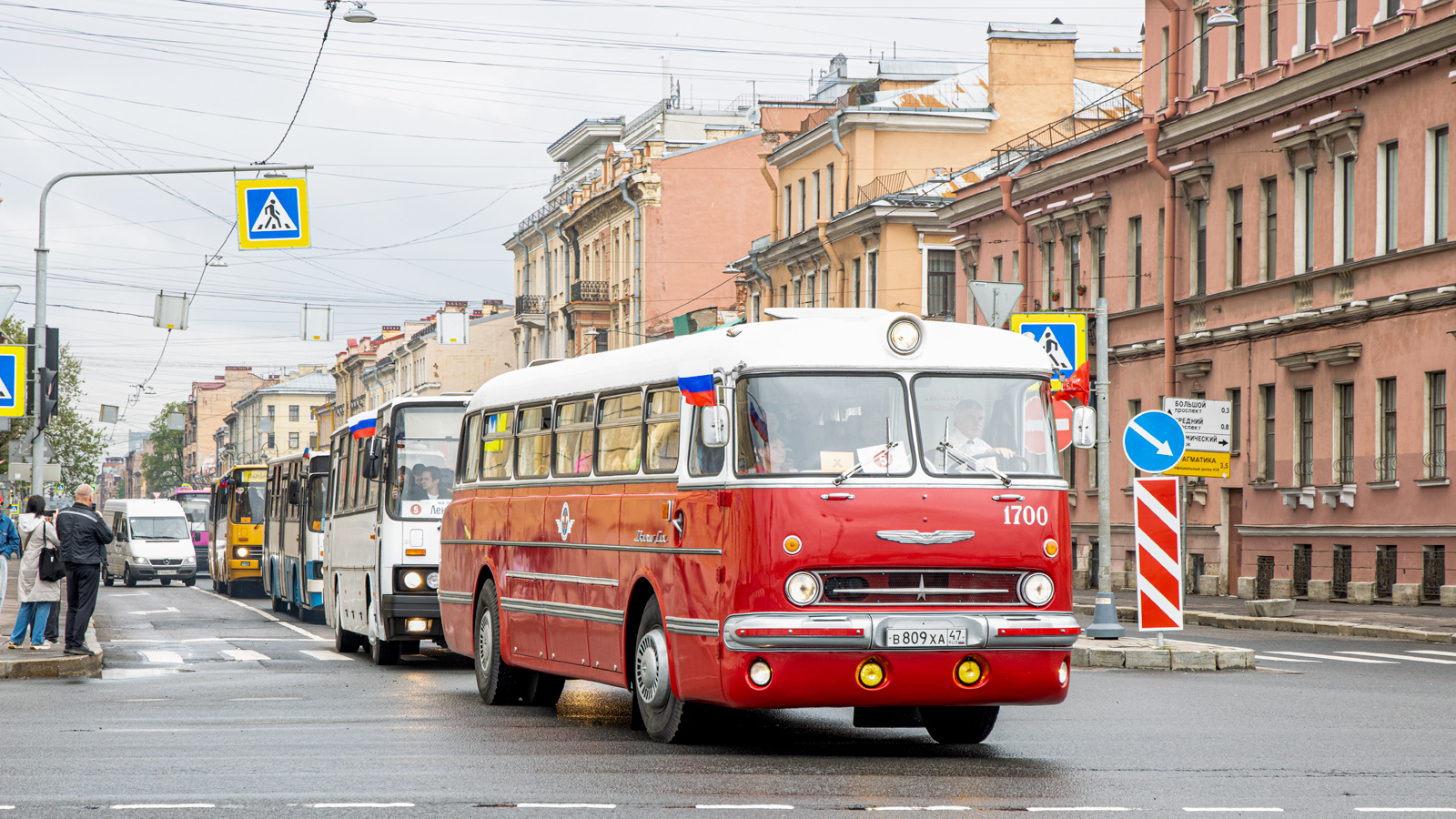 Санкт-Петербург, Ikarus 280.03 № О 680 МС 198; Санкт-Петербург, Ikarus 263.10 № 8083; Санкт-Петербург, Ikarus  55.14 Lux № 1700; Санкт-Петербург — VI Международный транспортный фестиваль "ТранспортФест-2025"