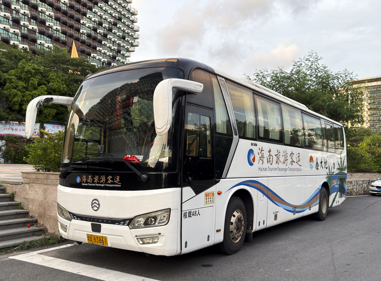 Китай, Golden Dragon XML6122J15Y6 Triumph № 琼A 83861