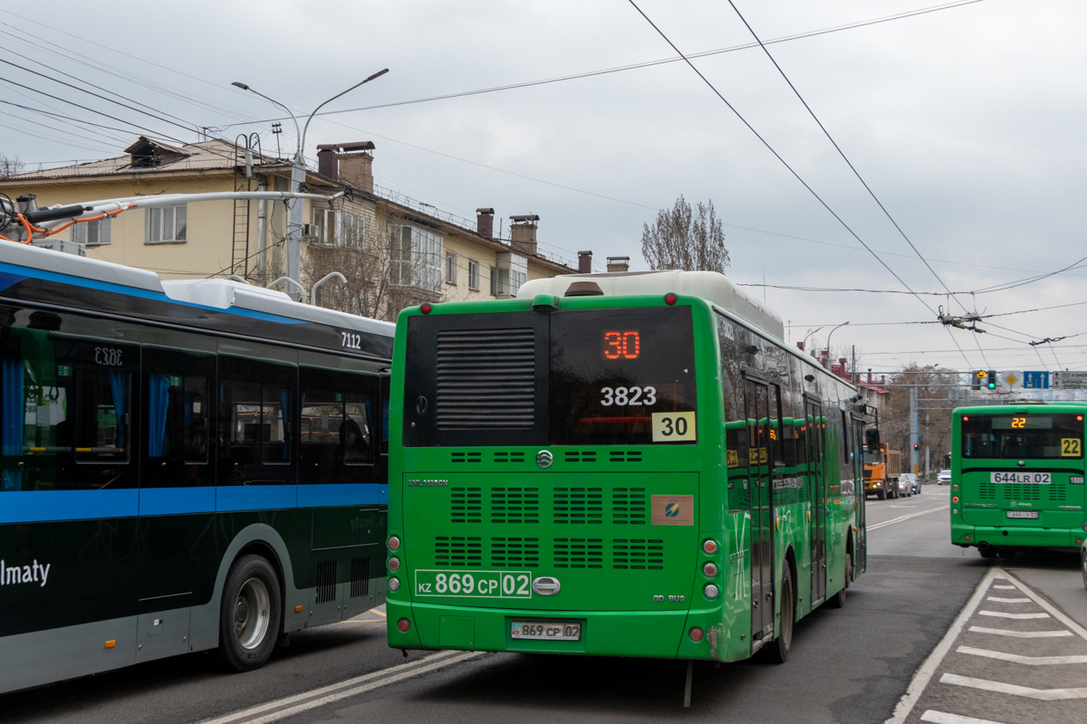 Almaty, Golden Dragon XML6125CN (Hyundai Trans Auto) # 3823
