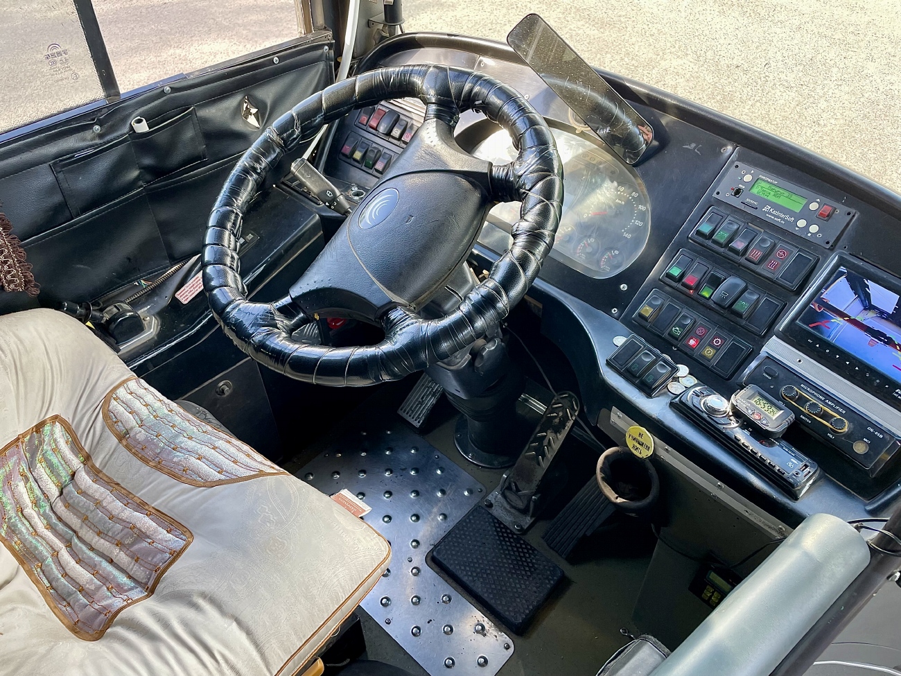 Карагандинская область, Yutong ZK6118HGA № 523 AD 09